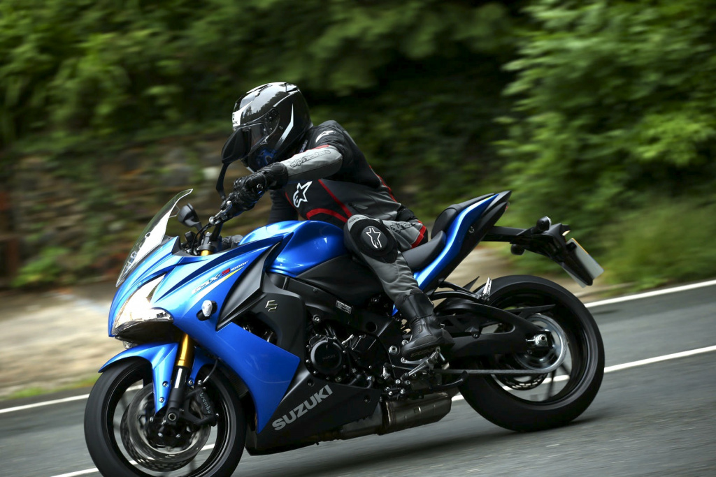 Дорожный мотоцикл Suzuki