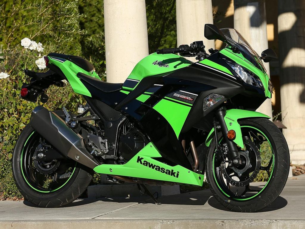 Спортивный мотоуикл Kawasaki Ninja 300